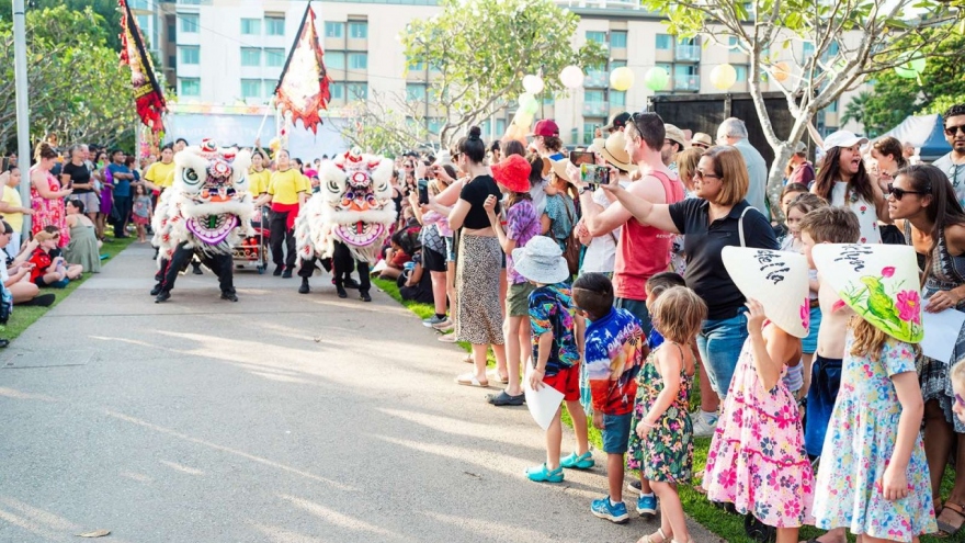 Vietnamese lantern festival excites crowds in northern Australia